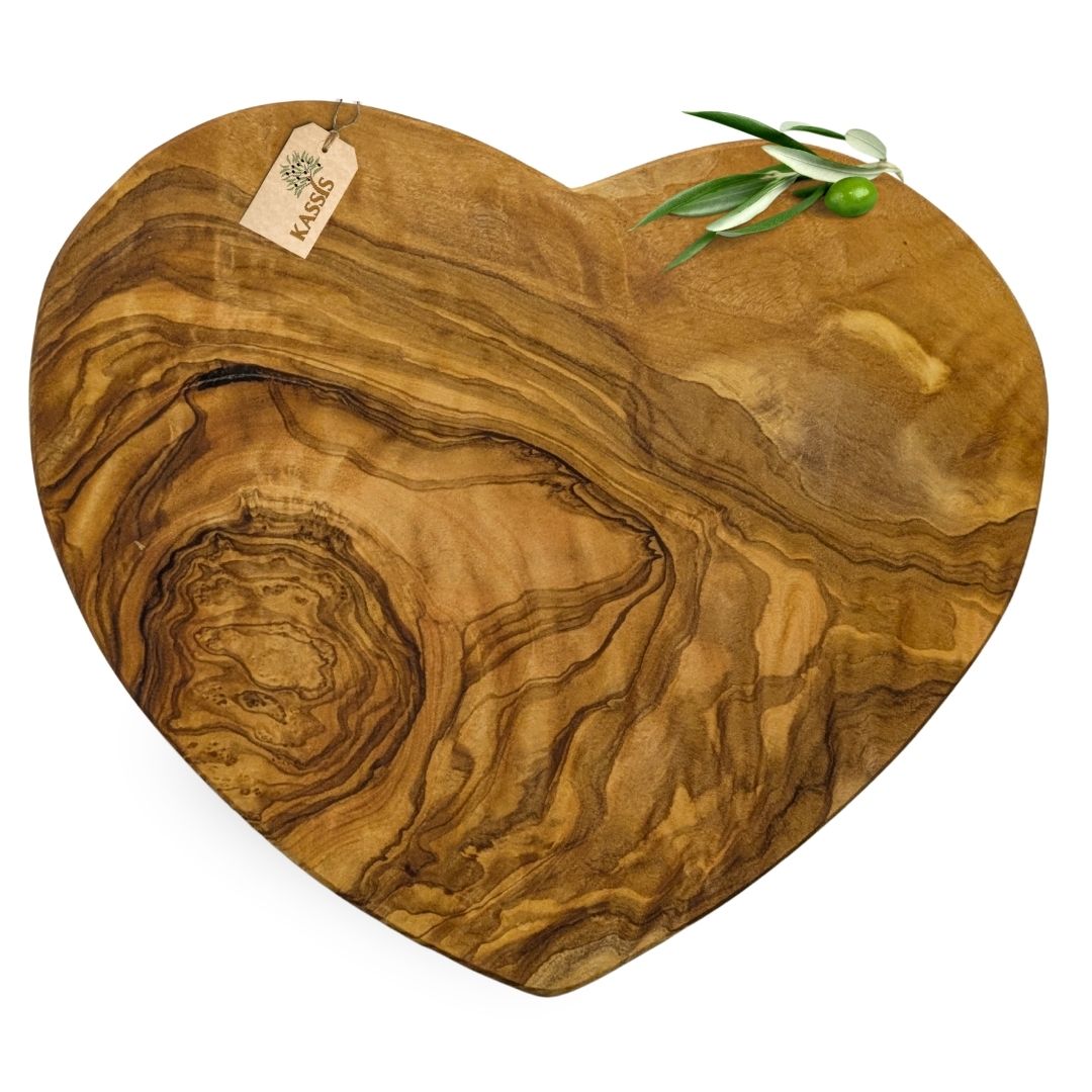 Servierbrett Herz aus Olivenholz (22 × 19 cm) | Herzbrett & Schneidebrett aus Holz-0