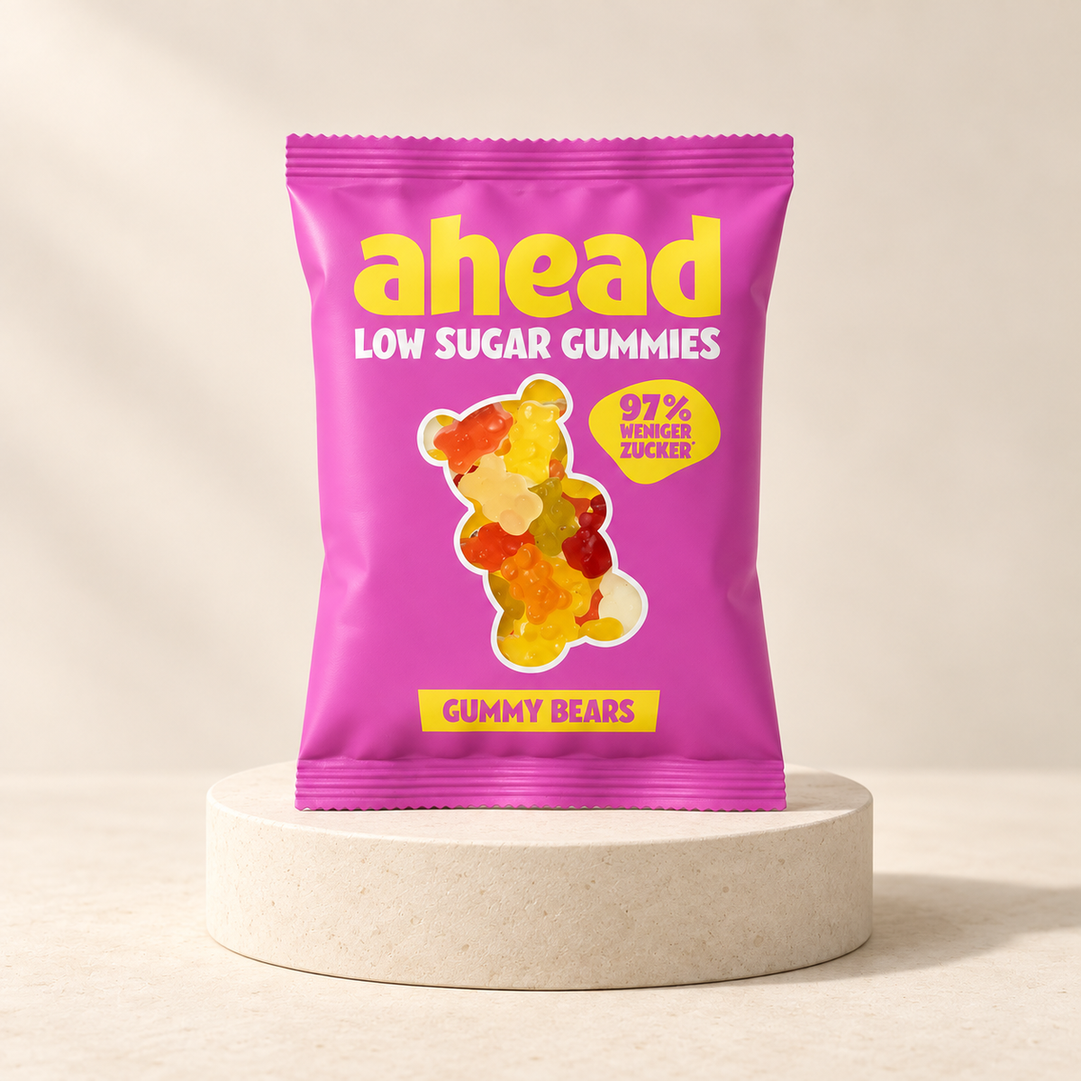 ahead Gummy Bears – Fruchtgummi-Bärchen 50 g – Vorderansicht auf hellem Steinsockel